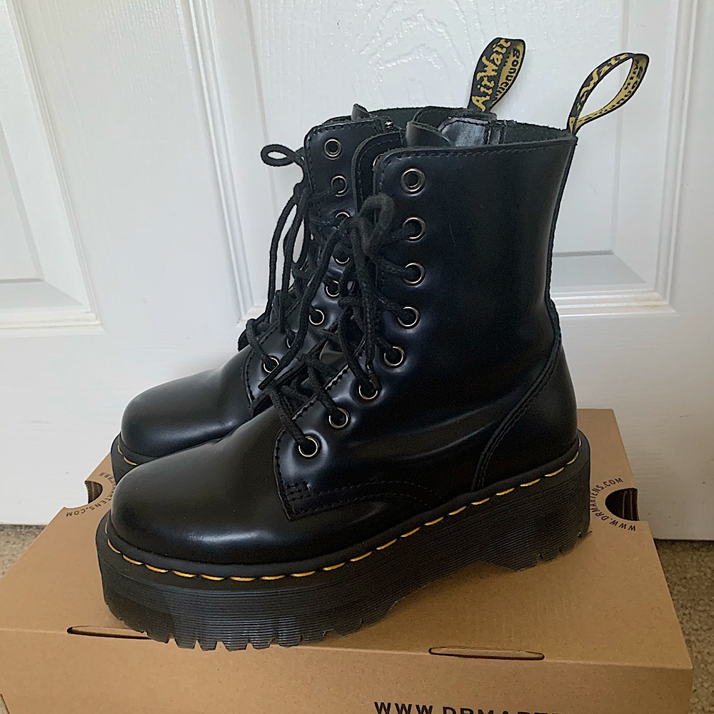 dr martens- jadon platform authentic leather boots
